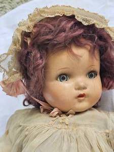 lot 113 image: 1940s Dolls Grouping