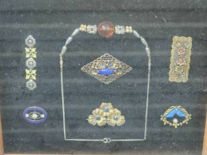 lot 126 image: Costume Jewelry Shadow Box