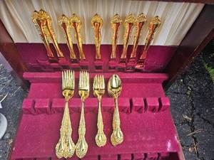 lot 127 image: Roger Brother Gold Electroplate Flatware Set