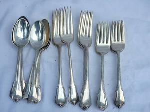 lot 3 image: Stunning Fine Silver Flatware Set - 6 Place Settings - 994g