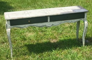 lot 75 image: Vintage Henredon - Pronvincial Painted Console Table
