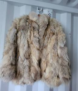 lot 63 image: Vintage Fluffy Coyote Fur Jacket  M
