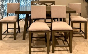 lot 8 image: Gorgeous Dining Room Table, Chairs and Bench