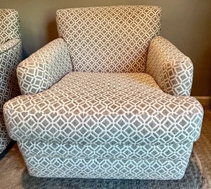 lot 17 image: Pair of Upholstered Swivel Am Chairs by Chairs America