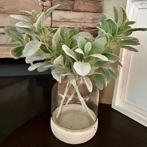 lot 59 image: Elegant Simple Home Decor