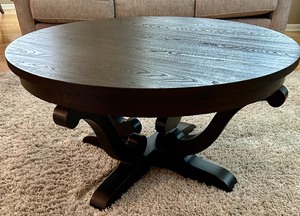 lot 40 image: Pretty Wood Coffee Table by Basset Furniture