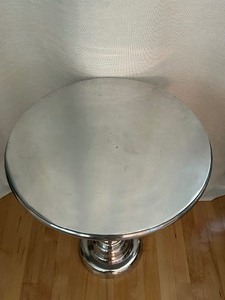 lot 54 image: Petite Silver Side  End Table
