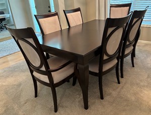 lot 1 image: Elegant Dining Room Table with Six Charming Chairs