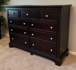 lot 12 image: Vaughan-Bassett Dresser