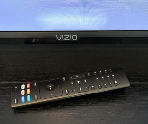 lot 64 image: Visio 39 Inch TV