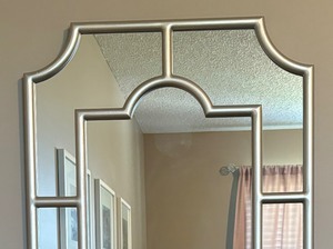 lot 76 image: Sophisticated and Stylish Decorative Wall Mirror