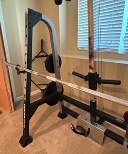 lot 120 image: Golds Gym Weight Bar Unit and Weights