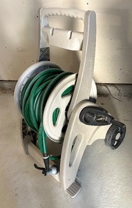 lot 127 image: Suncast Hose Mobile