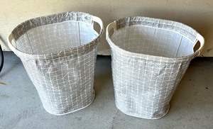 lot 129 image: Two Everfresh Bins