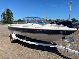 lot 2 image: 1997 Bayliner fish and ski 1954