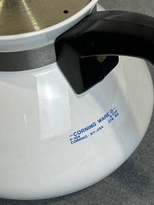 lot 62 image: Vintage Corningware P-104 6-Cup Pot in Nice Condition - No Shipping