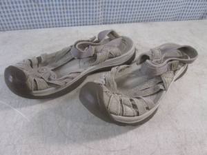 (CSB) Pair of Keen Shoes Size Unkno...