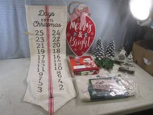(EW6) Assorted Christmas Decor...