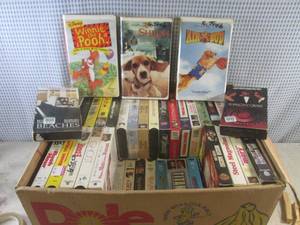 (G-1) Large Assortment of VHS Movie...