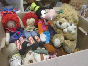 (EW4) Big Box of Stuffed Animals an...