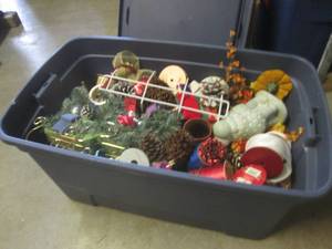 (EW4) 34 Gallon Tote with Lid Full ...