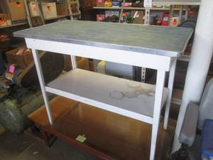 (FRNT) Vintage Wood Table 41 34 x...