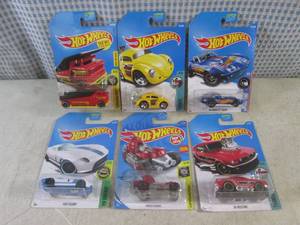 (EC1) Assorted Hot Wheels in Packag...