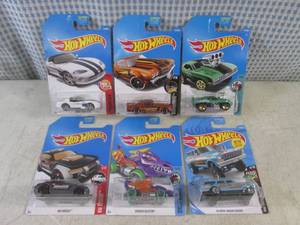 (EC1) Assorted Hot Wheels in Packag...