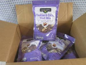 (C-2) 6 Bags of Cookies & Creme Tra...