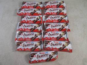 (B-3) 13 Kinder Bueno Candy Bars Pa...