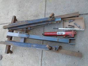 3 ton engine hoistcherry picker. Good working unit. Disassembled for transportation. As shown.