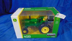 lot 6 image: New in Box John Deere 4020 116 Scale Tractor by Ertl