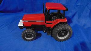 lot 24 image: Case 7130 116 Scale Tractor by Ertl