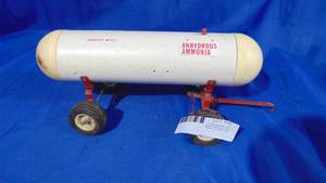 lot 30 image: Anhydrous Tank Trailer by Toy Famer