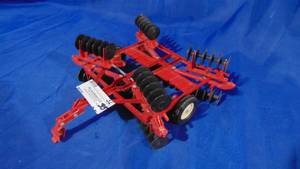 lot 35 image: International Wing Disc Toy by Ertl