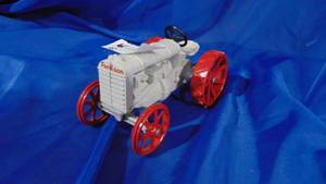 lot 39 image: Fordson Erte 116 Scale Tractor