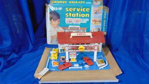 lot 44 image: Fold - Up Service Station with Box