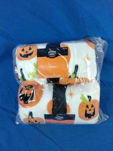 2 Hyde and Eek Boutique Plush Pumpkin Throw Blanket 50x60 inch