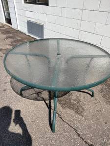48 Round Green Aluminum Glass Top Outdoor Patio Table
