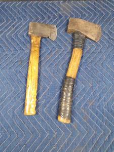 lot 44 image: 2 hatchets