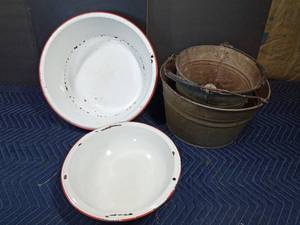 lot 47 image: Vintage Enamel bowl and dish pan and 2 buckets