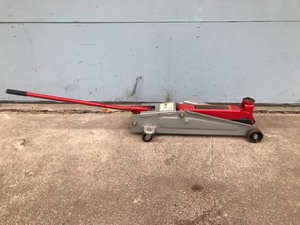 lot 157 image: Larin 2.5 Ton SUV-5000 Hydraulic Floor Jack