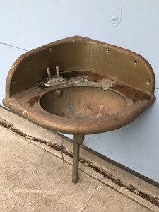 lot 182 image: Vintage Copper Sink - Came out of a Railroad Car
