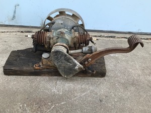 lot 186 image: Vintage Maytag engine single cylinder washing machine motor