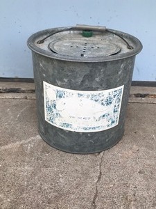 lot 211 image: Vintage Metal Minnow Bucket with aerator Hook Up