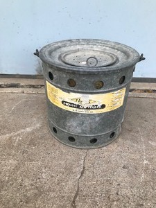 lot 213 image: Vintage Faris Metal Minnow Bucket