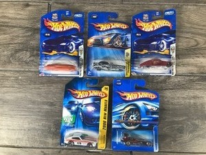lot 239 image: 5 - Hot Wheels Die Cast Cars in Original Packages