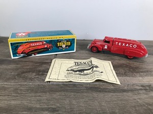 lot 256 image: 1993 ERTL 1939 Texaco Dodge Airflow Tanker - 125 scale die cast coin bank - #1093