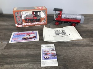 lot 262 image: 1995 ERTL 1910 Texaco Mack Tank Truck - The Texas Company Petroleum & Its Products - 125 scale die cast coin bank