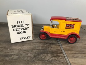 lot 263 image: 1994 ERTL 1913 Model T Delivery Bank - MM Minneapolis Moline Modern Machinery - 125 scale die cast coin bank - #784